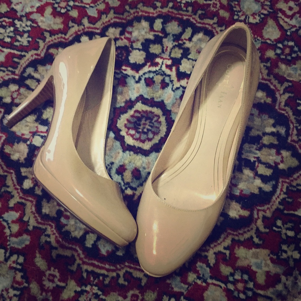 Cole Haan Nike Air pumps size 8